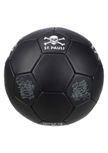 FC St. Pauli - Totenkopf, Ball